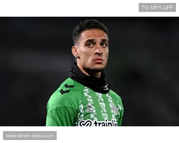 安东尼危险动作染红,将缺席下轮塞维利亚德比 安东尼危险动作染红,将缺席下轮塞维利亚德比